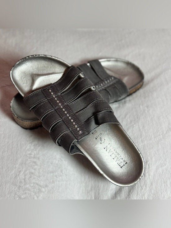 Italian Shoemakers Other - Italian Shoemakers Silver Slip On Sandals with Bling Womens Sz 9.5 Made In Italy